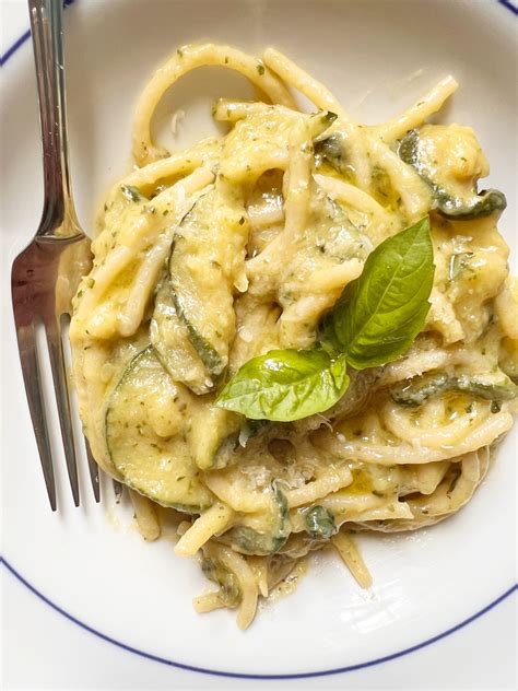 spaghetti alla nerano with zucchini
